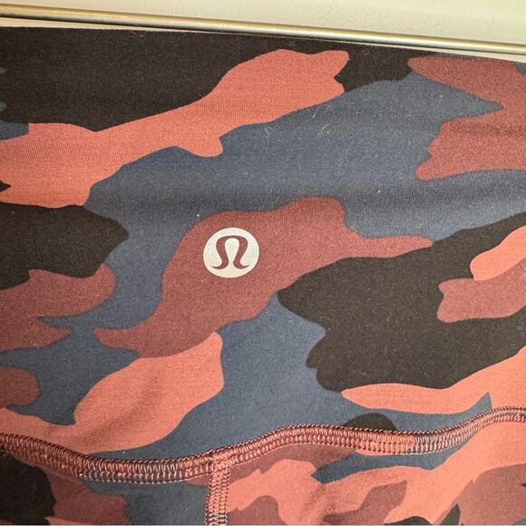 Lululemon Wunder Under High Rise 25* Tights Leggings Pink Heritage Camo Size 2 - Picture 5 of 7